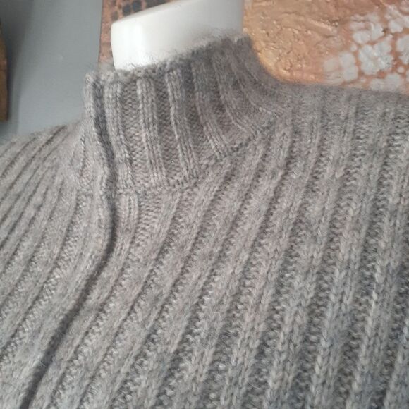 Zara Wool Blend Gray Ribbed Women's Sweater - Picture 6 of 12